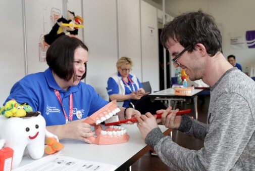 Henry Schein verlängert die Partnerschaft mit Special Olympics für die (zahn)medizinische Versorgung für das Healthy-Athletes-Programm